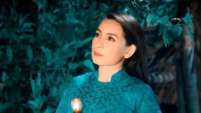 Video: Nhìn lại cuộc đời đầy ắp tình yêu thương của ca sĩ Phi Nhung 
