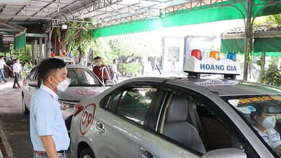 Video: Ngày đầu người dân thi bằng lái xe có phần mềm mô phỏng