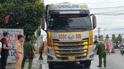 Video: Đi học về, một học sinh lớp 9 bị xe tải cán tử vong