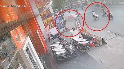 Video: Bảo vệ bị nhóm thanh niên dàn cảnh hỏi đường, lấy trộm xe máy