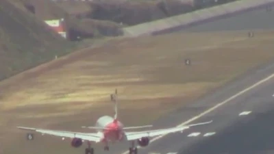 Hạ cánh nghẹt thở tại sân bay nguy hiểm nhất châu Âu