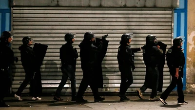 Đấu súng ở Paris: Hai tên khủng bố thiệt mạng, liên tiếp nổ lớn