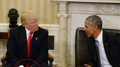 Giải mã cử chỉ của Obama và Trump tại Nhà Trắng