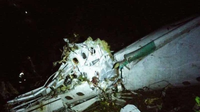 Hình ảnh hiện trường máy bay rơi chở đội bóng Brazil