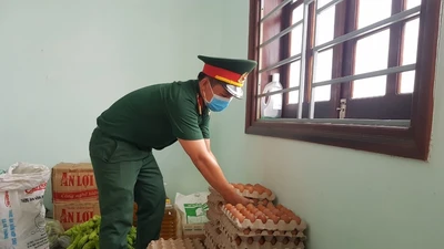 Dân Quảng Nam góp từng mớ rau, quả bí chống dịch COVID-19