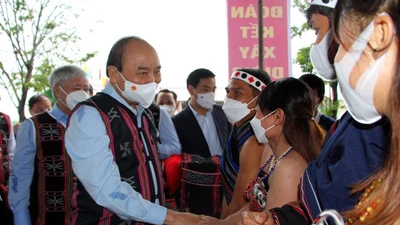 Chủ tịch nước tặng 100 căn nhà trong ngày hội Đại đoàn kết toàn dân tộc