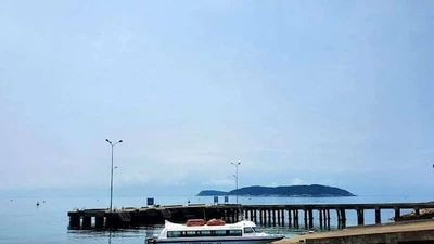 Người dân và du khách mắc kẹt ở Cù Lao Chàm vì ca nô không được xuất bến