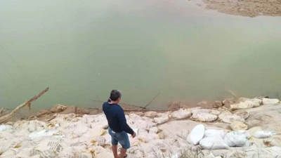 Cùng nhóm bạn tắm sông, 1 em học sinh lớp 8 chết đuối 