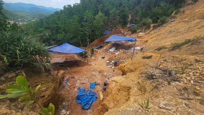 'Đại công trường' khai thác vàng trái phép ở Bồng Miêu