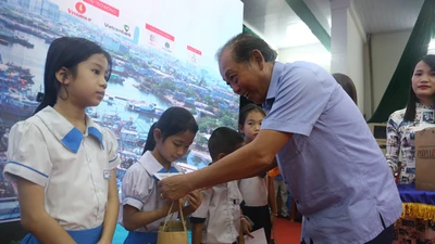 Đang diễn ra Chương trình Cùng ngư dân thắp sáng đèn trên biển tại TP Đà Nẵng