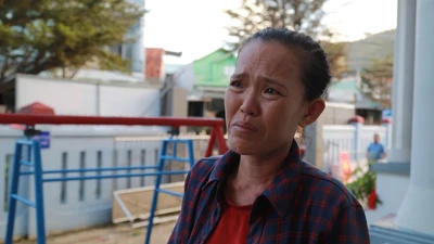 Báo Pháp Luật TP.HCM mang yêu thương đến bà con miền Trung sau bão số 13