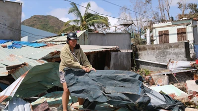 Người dân mất nhà sau bão Kalmaegi mong được hỗ trợ