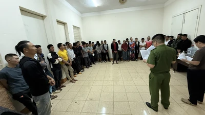 Tạm giữ 40 người đánh bạc dưới hình thức câu cá tại Đắk Lắk