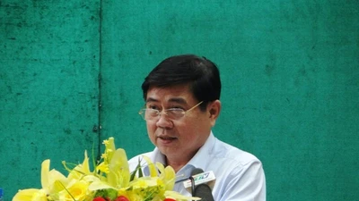 Chủ tịch TP.HCM nhận nhiều tin nhắn dẹp vỉa hè