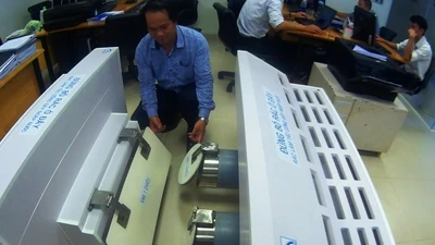 Bắt đầu thay hàng loạt hố ga thối ở quận 3, 4, Gò Vấp