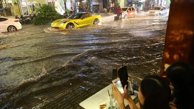  Hàng chục đường Sài Gòn tụ nước nhưng không cho là ngập