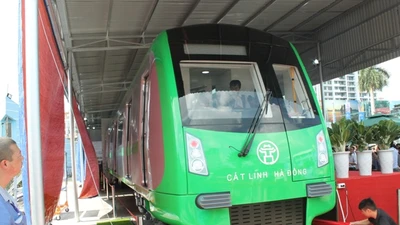 Người dân nói gì về mẫu tàu điện Trung Quốc sản xuất cho Việt Nam?