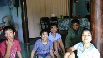 Tuấn Hưng và Đỗ Mỹ Linh xoa dịu nỗi đau da cam 