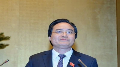 Bộ trưởng GD&ĐT sắp trả lời vấn đề tình dục tuổi học sinh