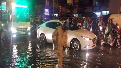 Nhiều tuyến đường TP Hà Nội thành sông