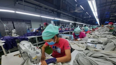 Khó khăn do COVID-19, hơn 700.000 người rút BHXH một lần