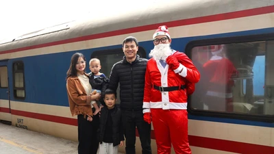 Tàu chạy cao điểm Tết đã hết vé dù mức giá tăng 5-10%