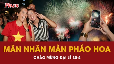 Pháo hoa rực sáng bầu trời TP.HCM chào mừng đại lễ 30-4