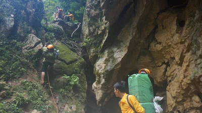 150 porter theo hãng truyền hình ABC vào hang Sơn Đoòng để làm gì?