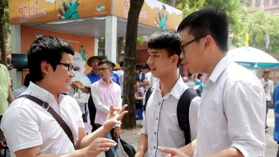 Mời bạn đọc xem đề thi, gợi ý bài giải môn Sử 