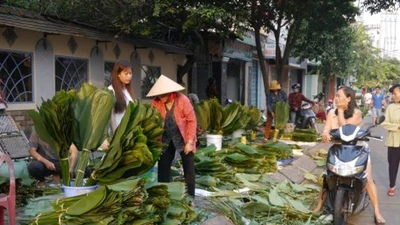 Độc đáo chợ lá dong giữa Sài Gòn