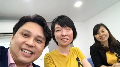 Nữ sinh bị tạt acid phẫu thuật thành công tại Thái Lan 