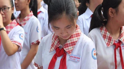 Hơn 71.000 thí sinh bắt đầu 'cuộc đua' vào lớp 10 công 