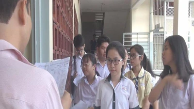 Thi lớp 10: Đến trễ vì ... không biết giờ! 