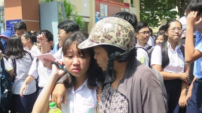 Học sinh sốc vì đề toán thi lớp 10 quá khó! 