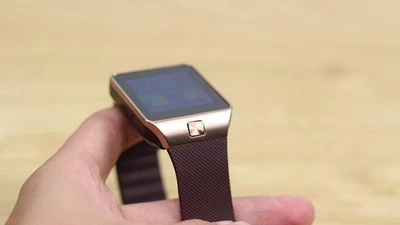 Bị đình chỉ vì mang đồng hồ thông minh vào phòng thi 