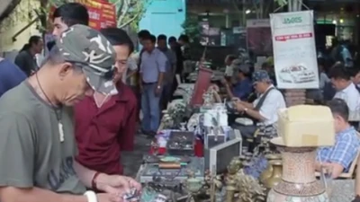 Phiên chợ đồ cổ độc nhất ở miền Tây