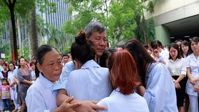 Vì sao bệnh nhân khóc khi chia tay BS Nguyễn Anh Trí?