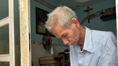 Ông Nguyễn Đức Minh (65 tuổi, ngụ phường 1, quận 3, TP.HCM) đã được cấp CCCD. Ảnh: NH