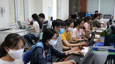 Một ngày của sinh viên y khoa góp sức chống dịch COVID-19