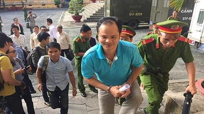 Hoãn xử phúc thẩm vụ 'con ruồi trị giá 500 triệu đồng'