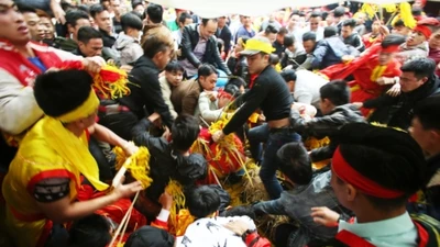Hà Nội ra văn bản về tình trạng tranh cướp ở lễ hội