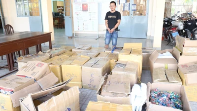 Xe tải chở hơn 1 tấn pháo lậu từ biên giới về Bình Dương thì bị bắt