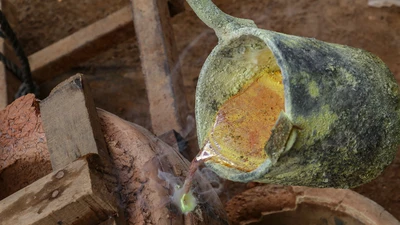 Làng nghề đúc đồng trăm năm ở Khánh Hòa hối hả vào vụ Tết