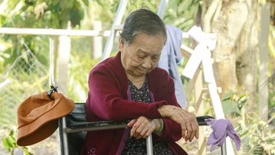 Bạn đọc Báo Pháp Luật TP.HCM chia sẻ với các gia đình có người mất do bão số 13