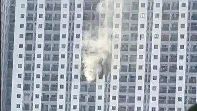 Đang cháy căn hộ trong chung cư cao 26 tầng ở Nha Trang