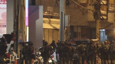 Đặc nhiệm Thái Lan chuẩn bị đột kích để giải cứu con tin hôm 8-2. Ảnh: CNN