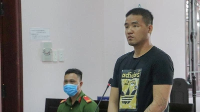 Bác kháng cáo của bị cáo hành hung cả gia đình bị hại