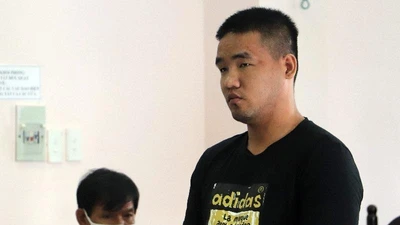 Gia đình bị hại và bị cáo hăm he nhau tại tòa