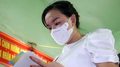 Hình ảnh cử tri xã đảo Thổ Châu bầu cử sớm trong ngày 21-5