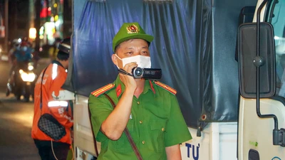 Điều khiển xe máy đi ngược chiều: Xử phạt nhiều nhưng vẫn thường xuyên vi phạm